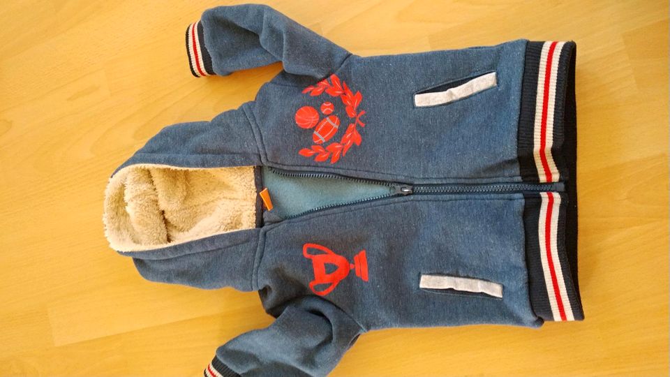 Sweatshirt hoodie Strickjacke gr. 98 Jungen blau Pusteblume in Hamburg