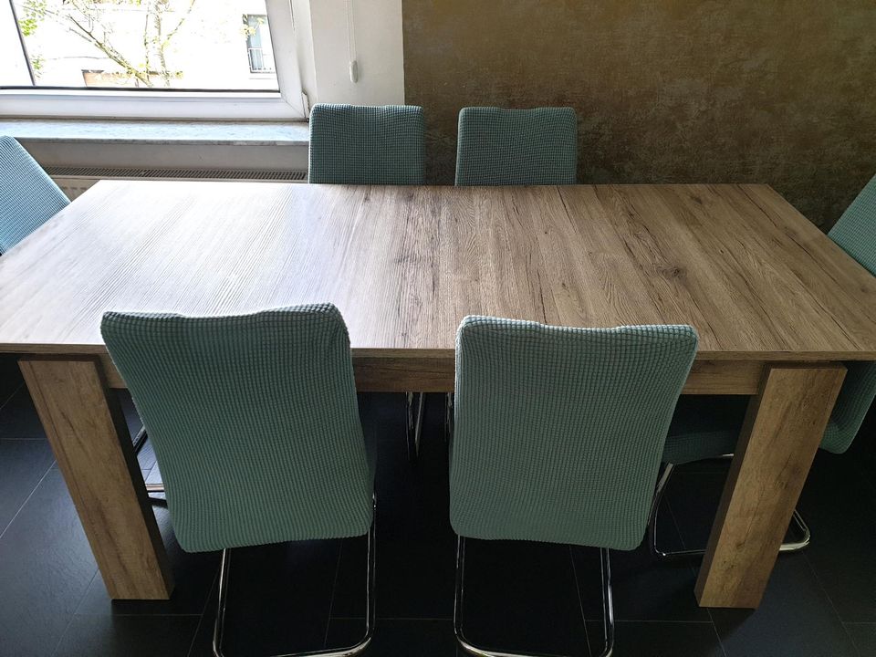 Esstisch mit 6 Stühlen in Oberhausen