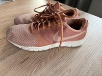 Rosa Nike Training Sneaker Rheinland-Pfalz - Niederfischbach Vorschau