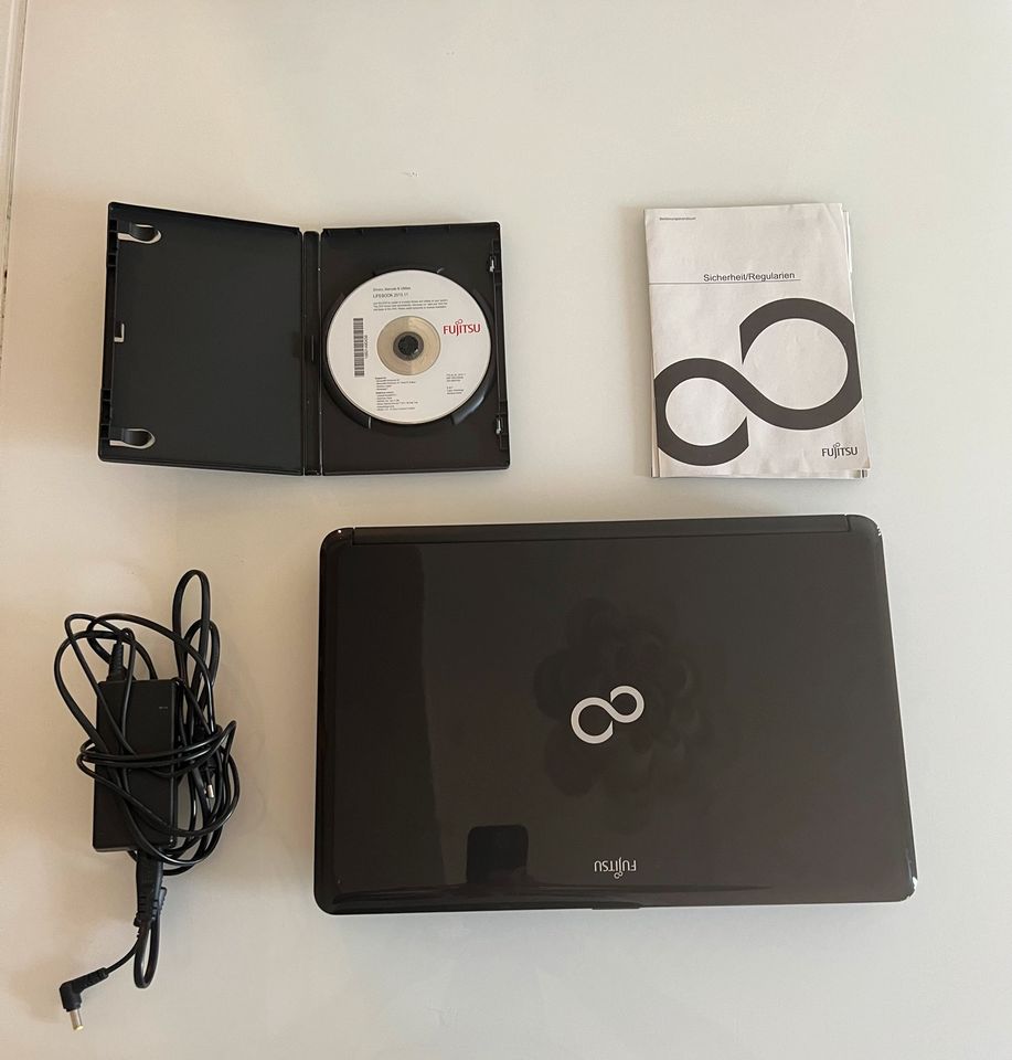 Fujitsu Lifebook ah530 Laptop - Defekt / Ersatzteilspender in Duisburg