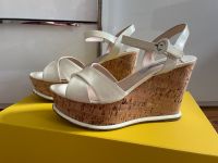 Prada Sandalen Wedges in Weiß Gr. 38,5 Kork Hamburg-Nord - Hamburg Eppendorf Vorschau