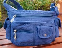 Damen Umhängtasche blau sportlich Neuwertig Frankfurt am Main - Bonames Vorschau