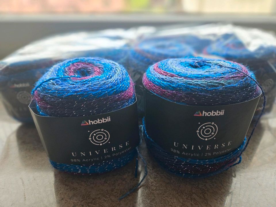 1000g Hobbii universe Wolle Bobbel blau Glitzer lila in Wilnsdorf