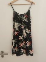 Sommerkleid mit Blumen schwarz von H&M Gr. 32 Sachsen - Weißwasser Vorschau