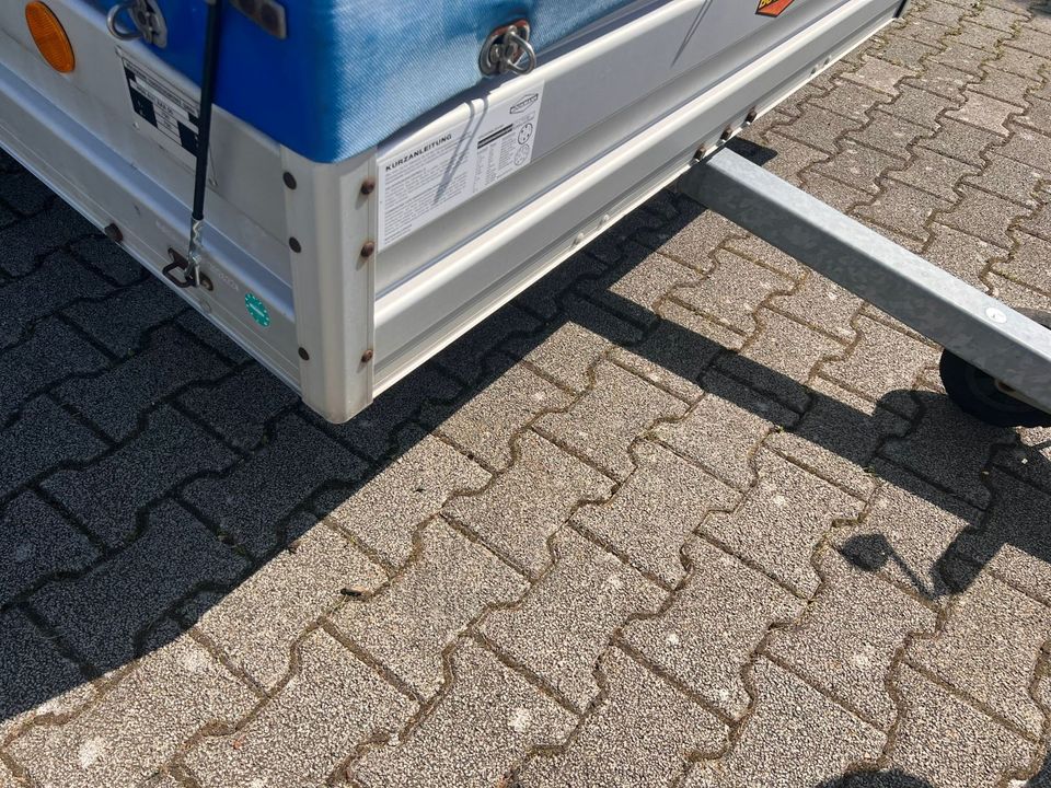 Böckmann Alu Anhänger mit Rampe XXL 750kg /Bj 08/TüV 05/25 in Bielefeld