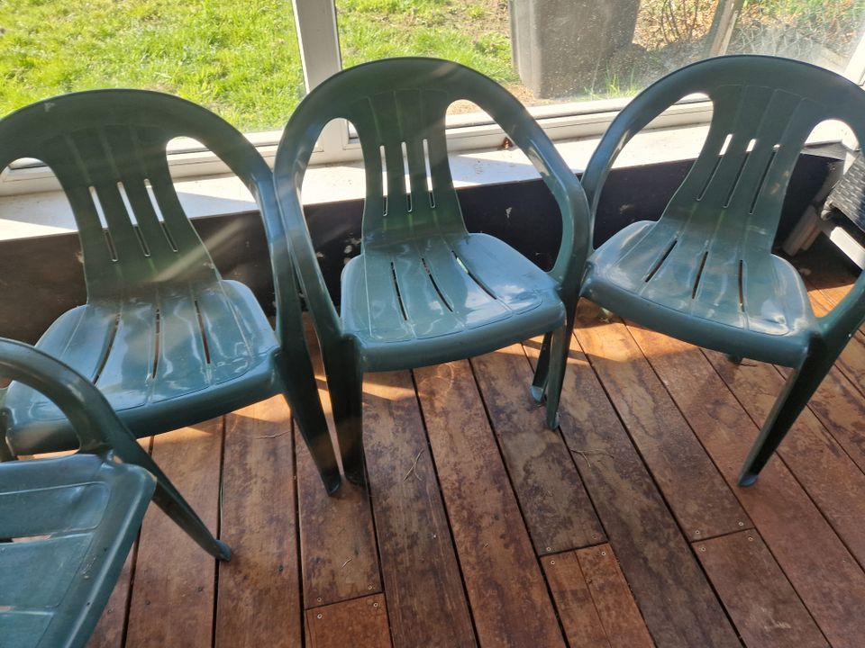 Gartenstuhl Plastik Stuhl grün 4x in Korschenbroich