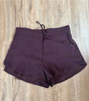 H&M weinrote Short Größe 38 Sachsen - Hartenstein Vorschau