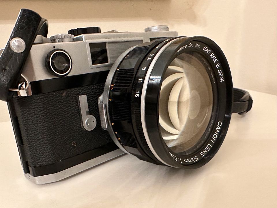 Canon 7 SZ + Canon Dream Lens 50 mm f0.95 Leica Mamiya in Berlin
