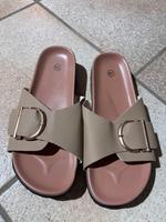 Sandalen mit Schnalle beige Bayern - Falkenberg Vorschau