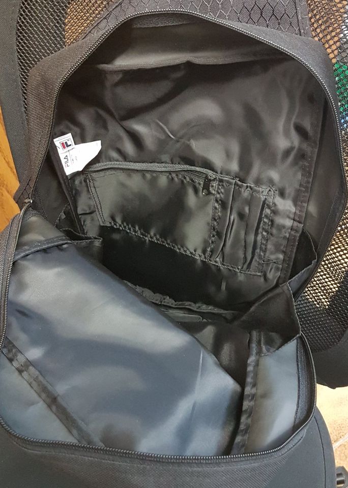 Fila Schultertasche X-Over Bag Tasche Rucksack schwarz neuwertig in Karlstein