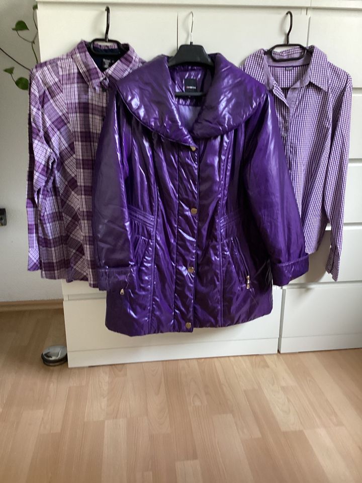 Kleiderpaket : Leichte Jacke von von Fabiani inklusive 2 Blusen in Karben
