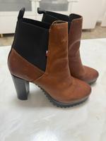 Tommy Hilfiger Damenstiefel Nordrhein-Westfalen - Neuss Vorschau