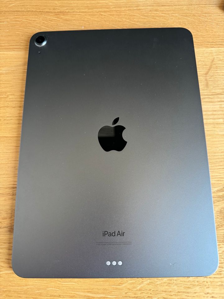 Apple iPad Air 5. Generation 2022 mit 64 GB in Space Grey TOP in Hamburg