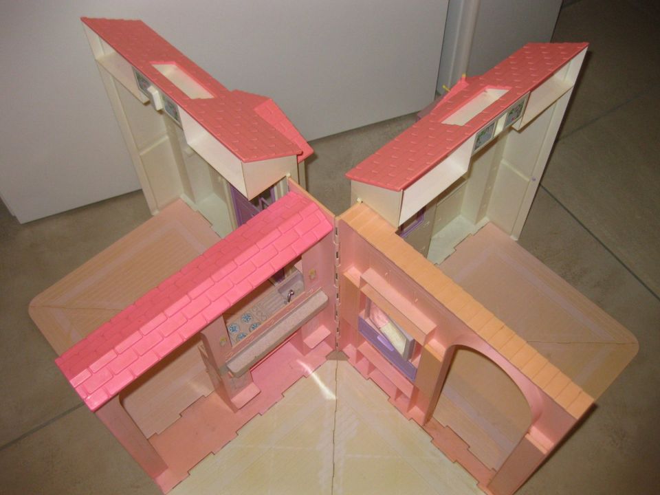 Mattel Barbie Haus klappbar unterw. 90 Spielhaus Puppenhaus Puppe in Darmstadt