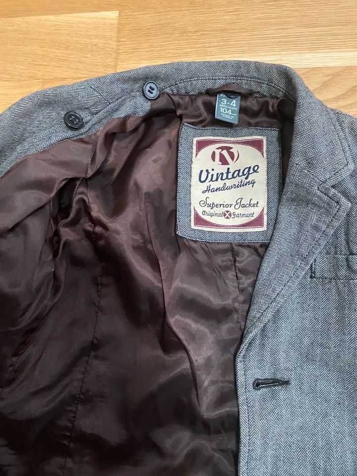 Schickes Jacket Gr.104 Jungen neuwertig in Frankfurt am Main