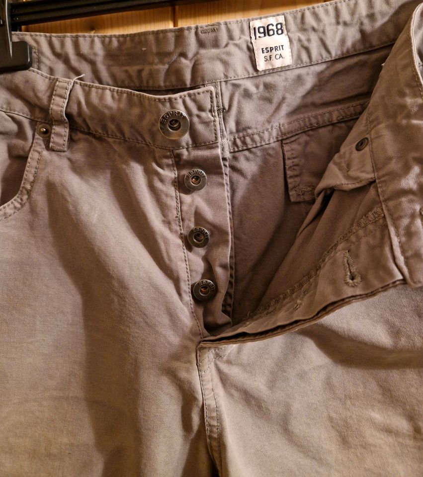 Esprit Shorts, kurze Hose Größe 46 / M , US 36 in Bad Birnbach