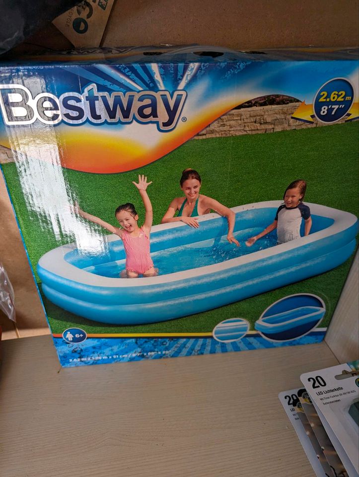 Bestway Family Pool, 262 x 175 x 51 cm in Norden