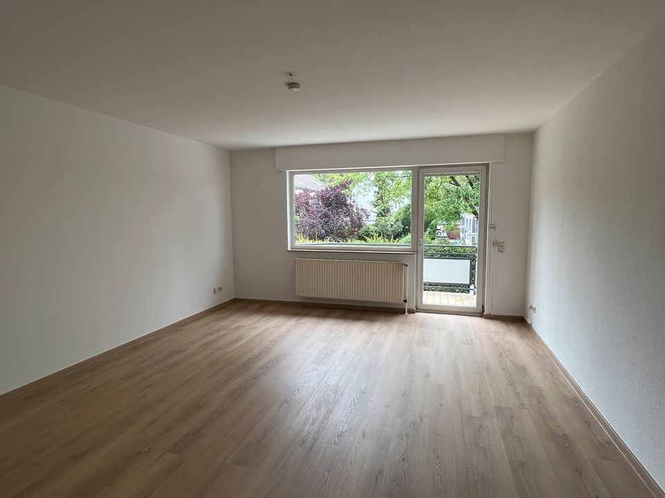 BONN BEUEL TOP 3-Zimmer Wohnung im 1.OG, ca. 90 m²  Wfl., Einbauküche, Balkon, Gäste-WC, Stellplatz. in Bonn