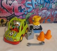 Lego Duplo Rennfahrer mit Auto und Pokal  duplo Niedersachsen - Oldendorf (Landkreis Stade) Vorschau