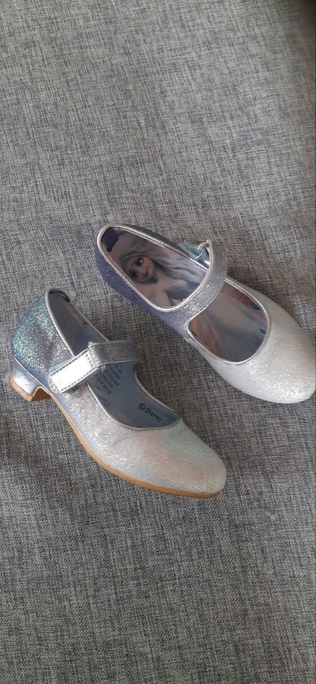 Schuhe Gr. 27 Eiskönigin Anna und Elsa in Rinteln