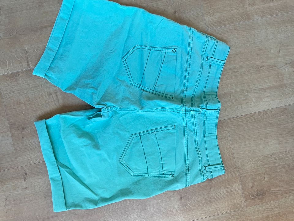 Sommerliche kurze Hose hellblau Cecil Größe S 27 in Ennepetal