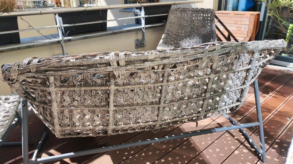 Garten Loungegarnitur Sitzmöbel 4 teilig Kissen Glastisch sofa in Leipzig