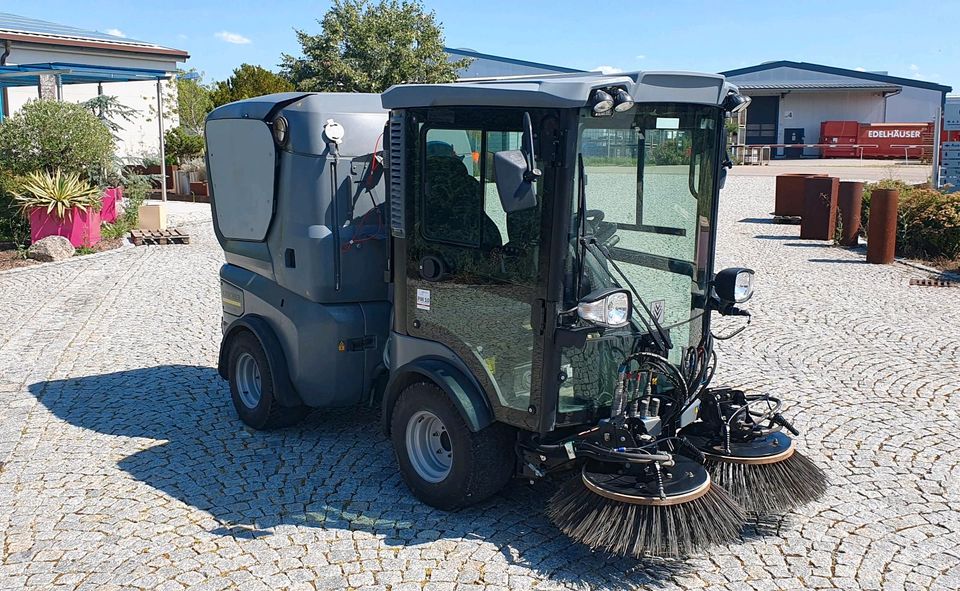 Kärcher MC130 Professional Kehrmaschine in Westheim