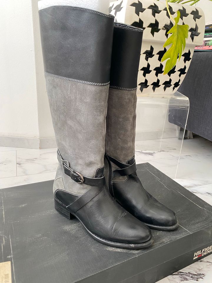 Graue Tommy Hilfiger Stiefel in Berlin