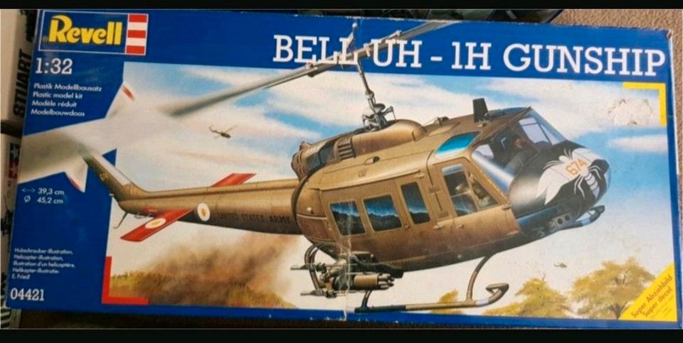 Militär Modelle 2WK und Bell UH-1H Gunship Maßstab 1:32 und 1:35 in Monheim am Rhein