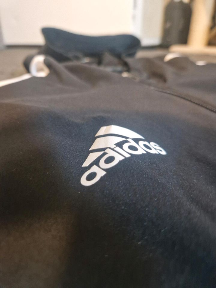 Regenjacke Adidas in Fürth