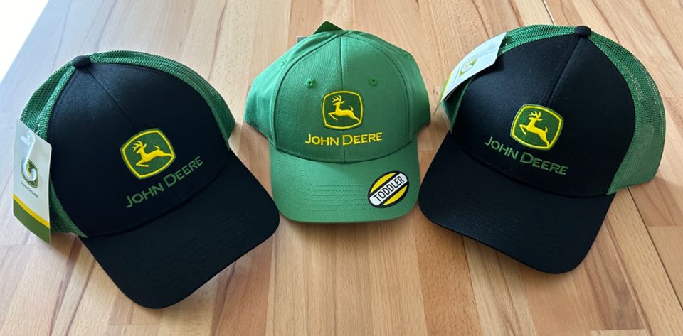 John Deere Caps 2x Erwachsen 1x Kind NEU in Celle