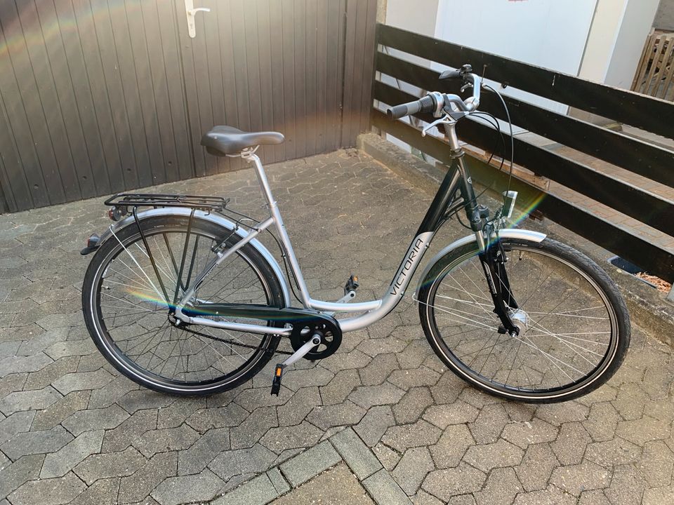 Fahrrad Damenfahrrad Viktoria 28 Zoll in Ilsede