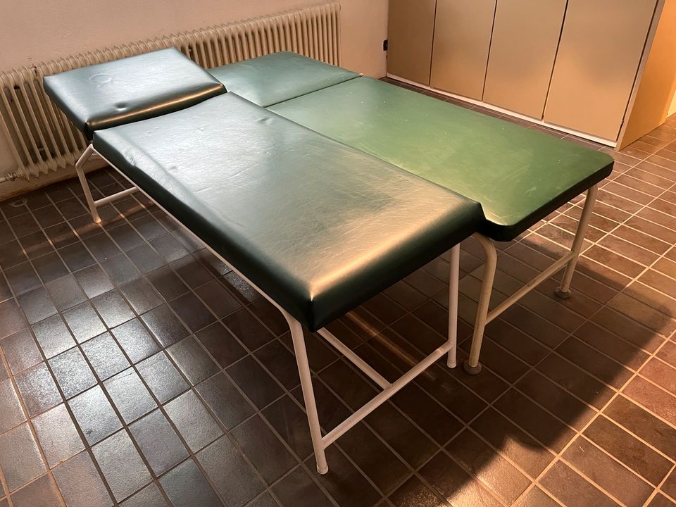 2x Massageliegen Liege höhenverstellbar in Nürnberg (Mittelfr)