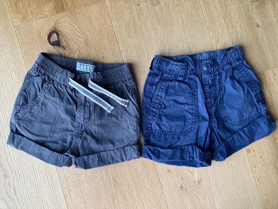 2 Shorts, Gr. 98, kurze Hosen, Blau, grau, Setpreis 3,- in Bad Mergentheim