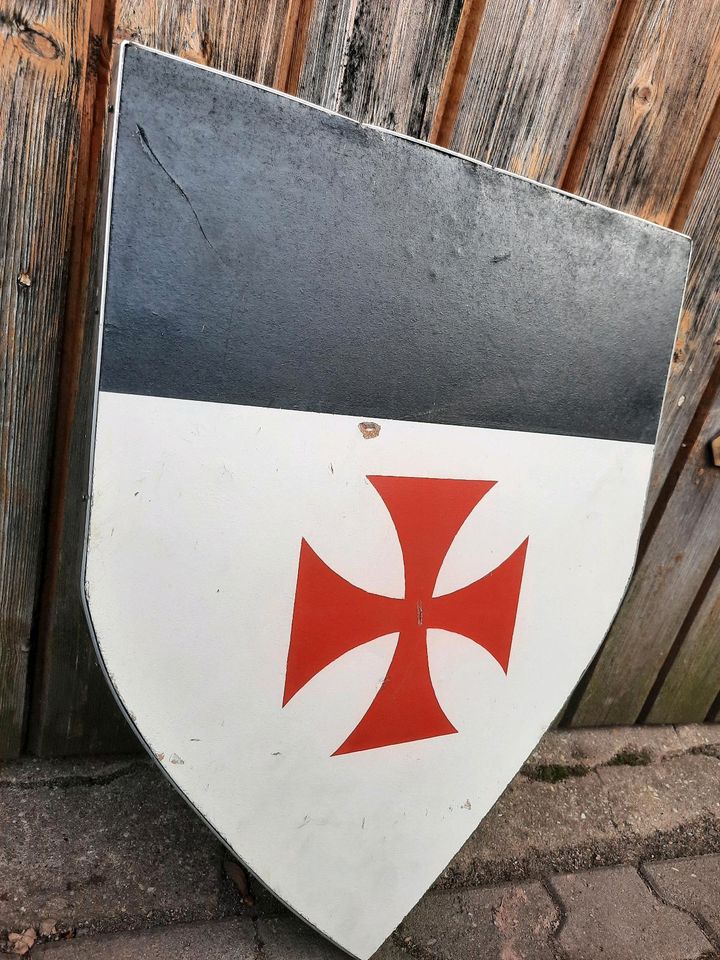 Mittelalter Larp Schild Schaukampf Kreuzritter in Halle