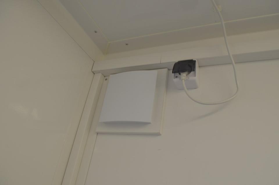 PKW Anhänger NEU 1300 Kg Toilettenwagen 2 Abteile Waschbecken in Bielefeld