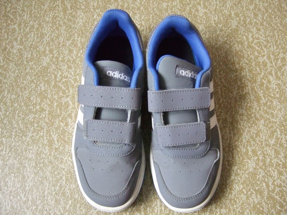 Adidas Turnschuh Kinderschuhe Gr.35 in OVP in Schwarzenfeld