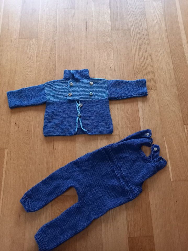 Handmade Set Jacke und Latzhose aus Wolle, Größe ca. 74 blau in Herdecke