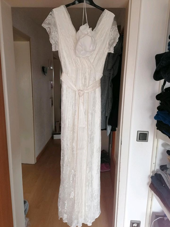 Hochzeitskleid (Umstandsmode) Size 4 in Hartheim