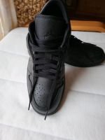 Sneaker Nike Jordan 1 low schwarz Damen Gr. 41 Nordrhein-Westfalen - Kerpen Vorschau