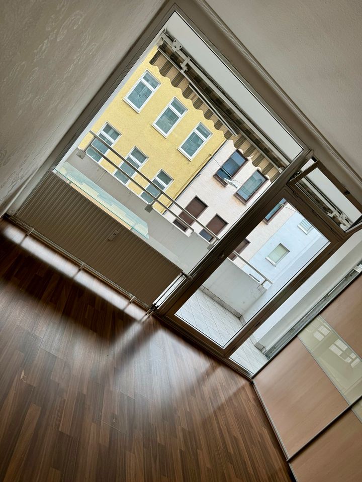 2 Zimmer Sanierte 60qm Wohnung mit Balkon und Garage in Krefeld