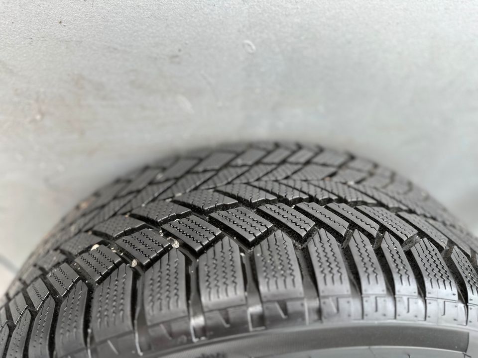 4x lose 225/45R17 91H Winterreifen Giti Winter W1 in Sindelfingen