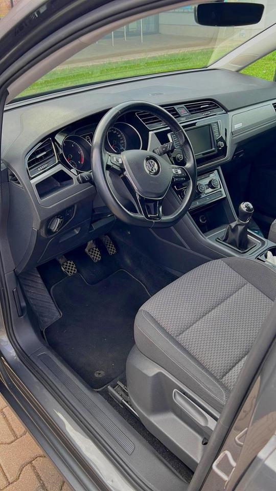 VW Touran 1,6 TDI SCR  BMT  Comfortline 7 Sitzer Start-Stopp in Arnstadt