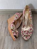Absatzschuhe Kirschmotiv Rot/Weiß/Grün Gr.39 Niedersachsen - Itterbeck Vorschau