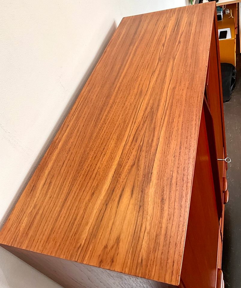 Mid-Century 60er Vintage Danish Design Teak Kommode Highboard in Hamburg