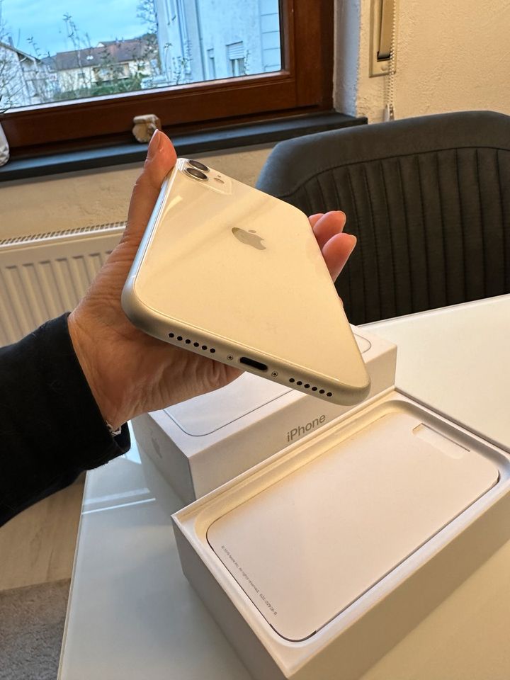 Iphone 11 128gb in Mosbach