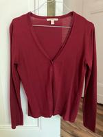 weinrote Strickjacke von Esprit in Größe XS Berlin - Biesdorf Vorschau