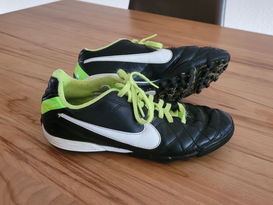 Nike Fußball Noppenschuhe, Sportschuhe, Gr. 38 in Hockenheim