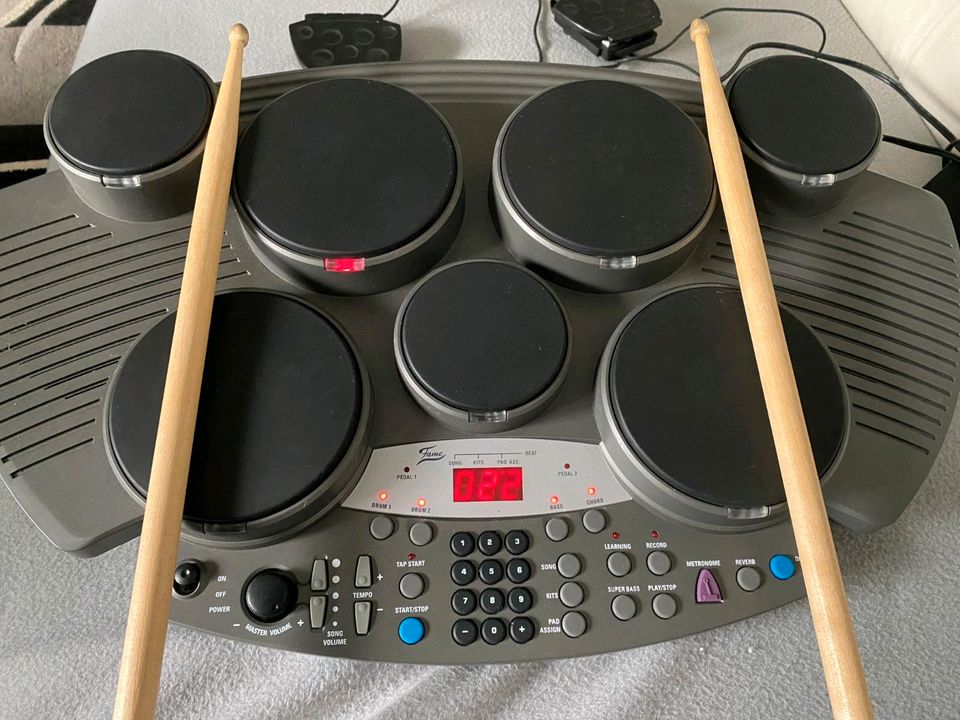 ELEKTRONISCHE SCHLAGZEUG DRUMS SET in Herne