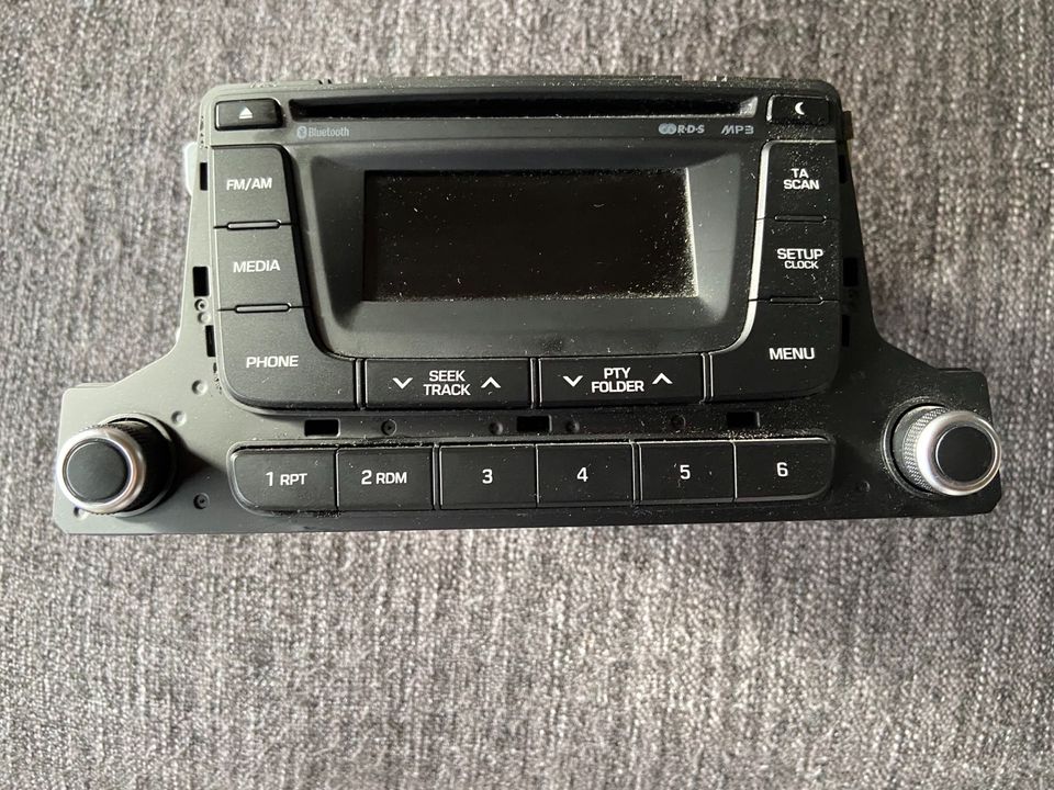 Autoradio Bastler Bluetooth Hyundai I 10 defekt in Rheinland-Pfalz